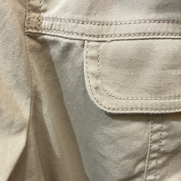 Guess Women's Beige Utility Jacket Light jacket perfect for layering . - Picture 4 of 7